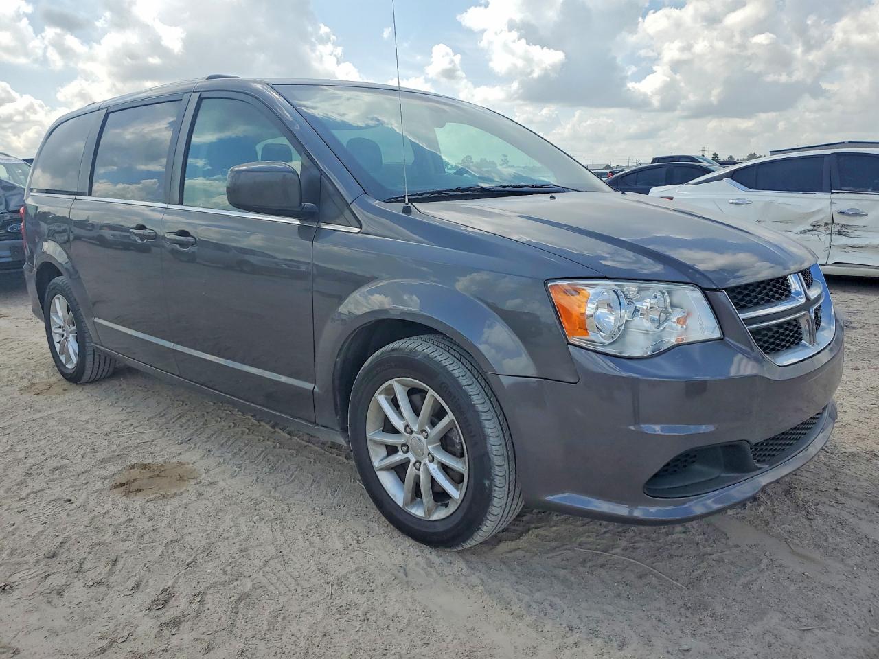 Dodge Caravan Sxt