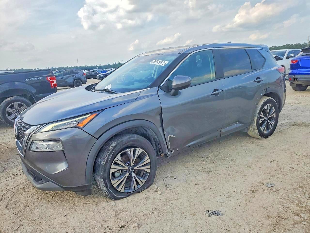 Salvage Nissan Rogue Image