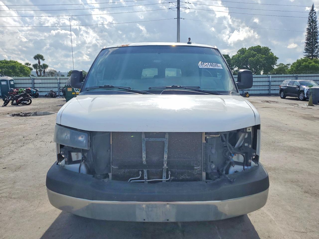 Chevrolet Express Lt
