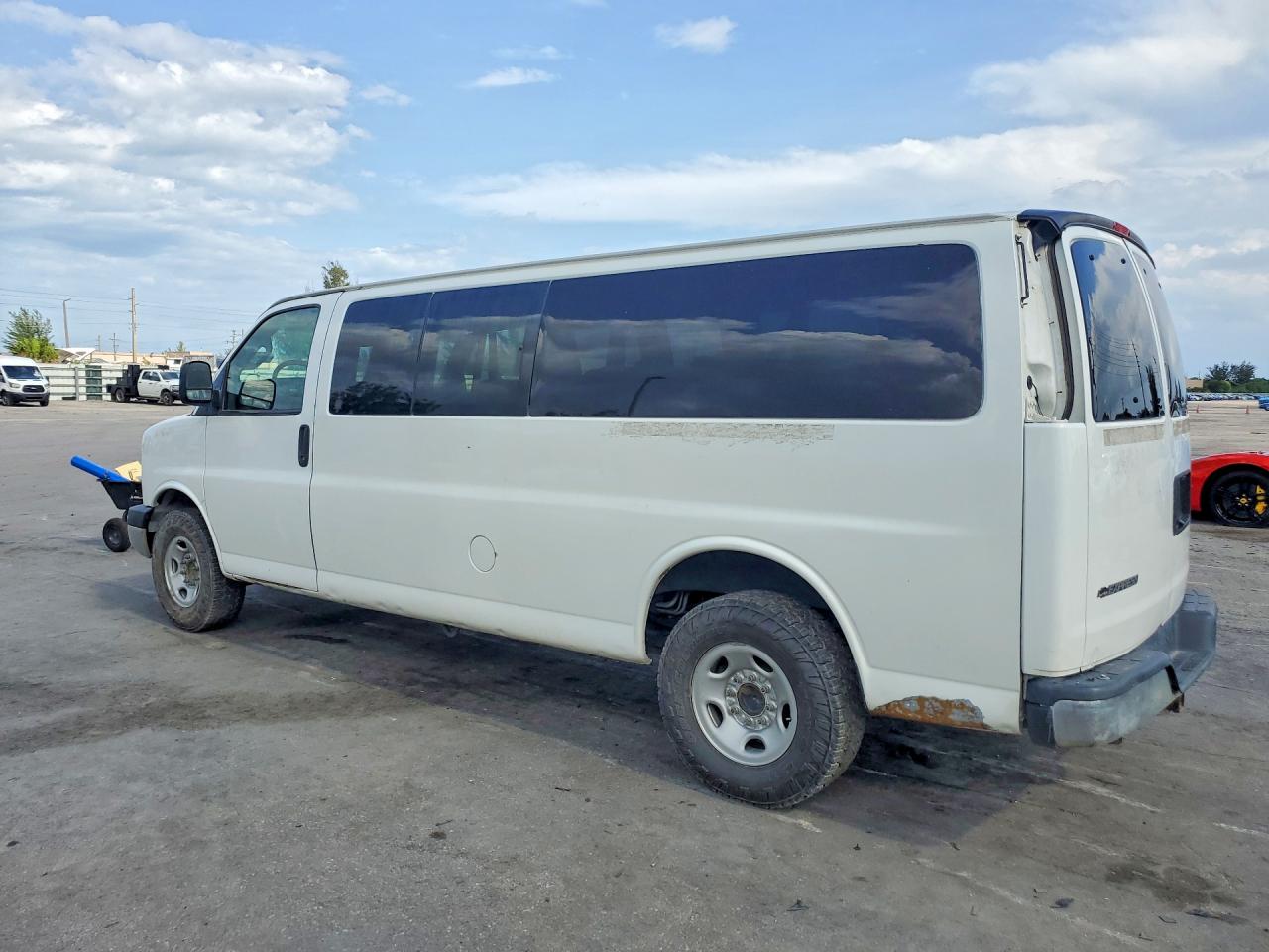 Chevrolet Express Lt