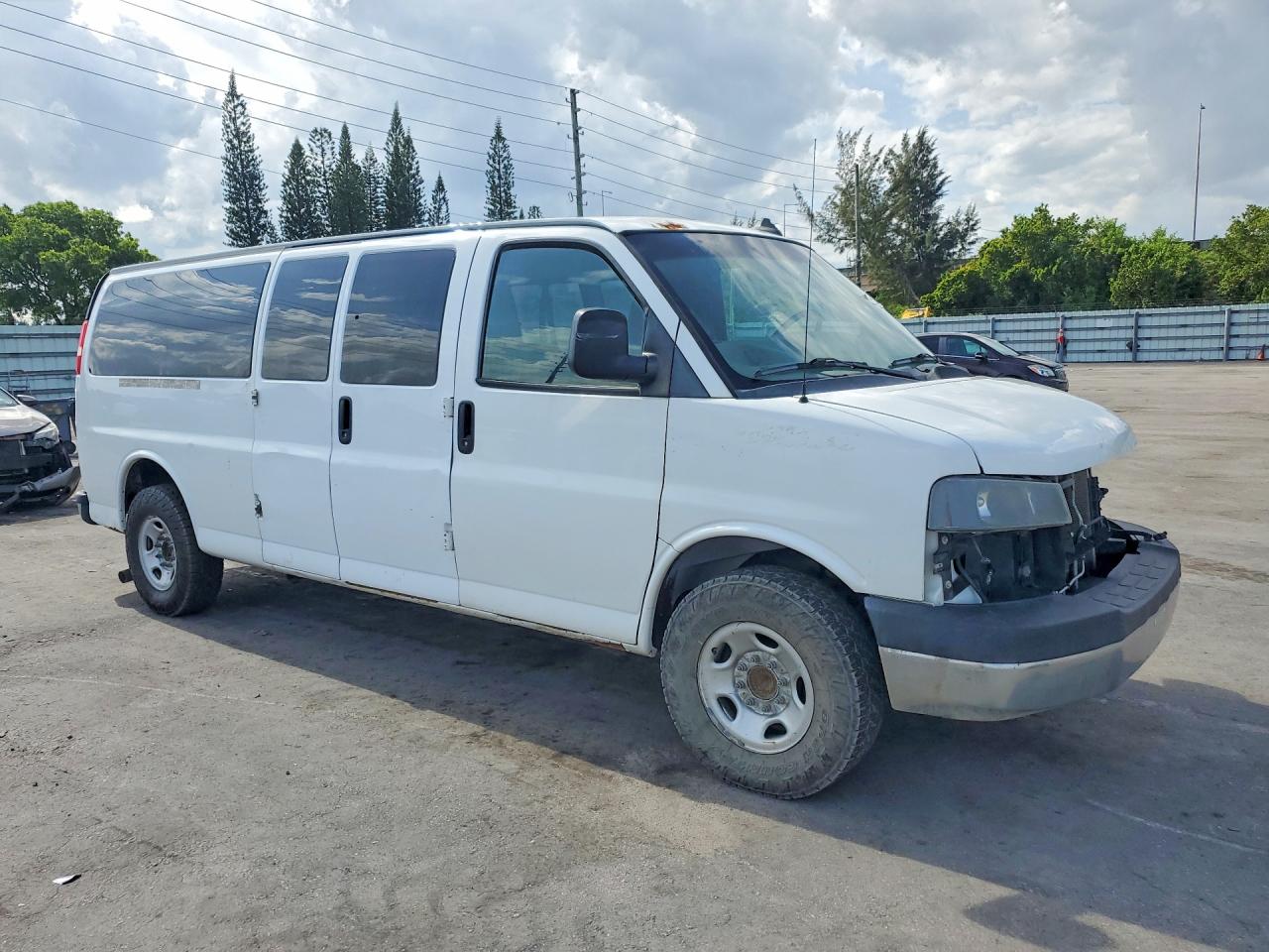 Chevrolet Express Lt