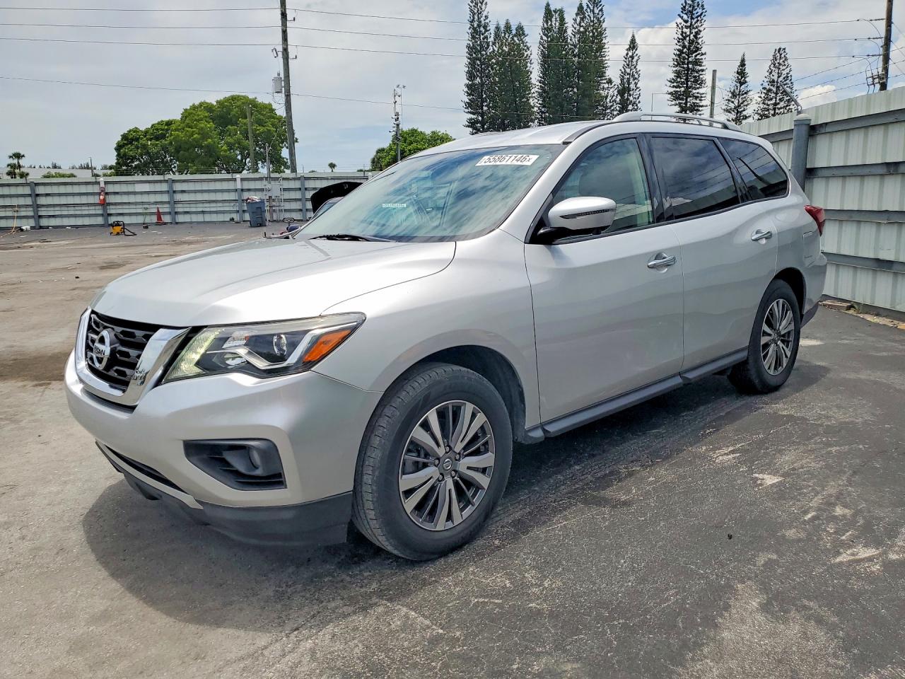 Salvage Nissan Pathfinder Image