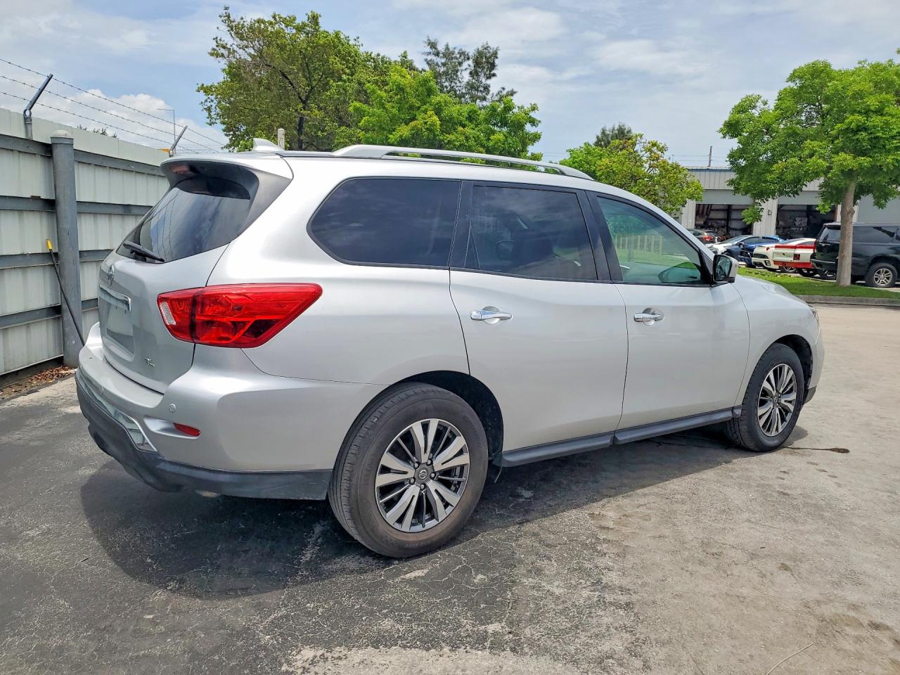 Nissan Pathfinder Sl