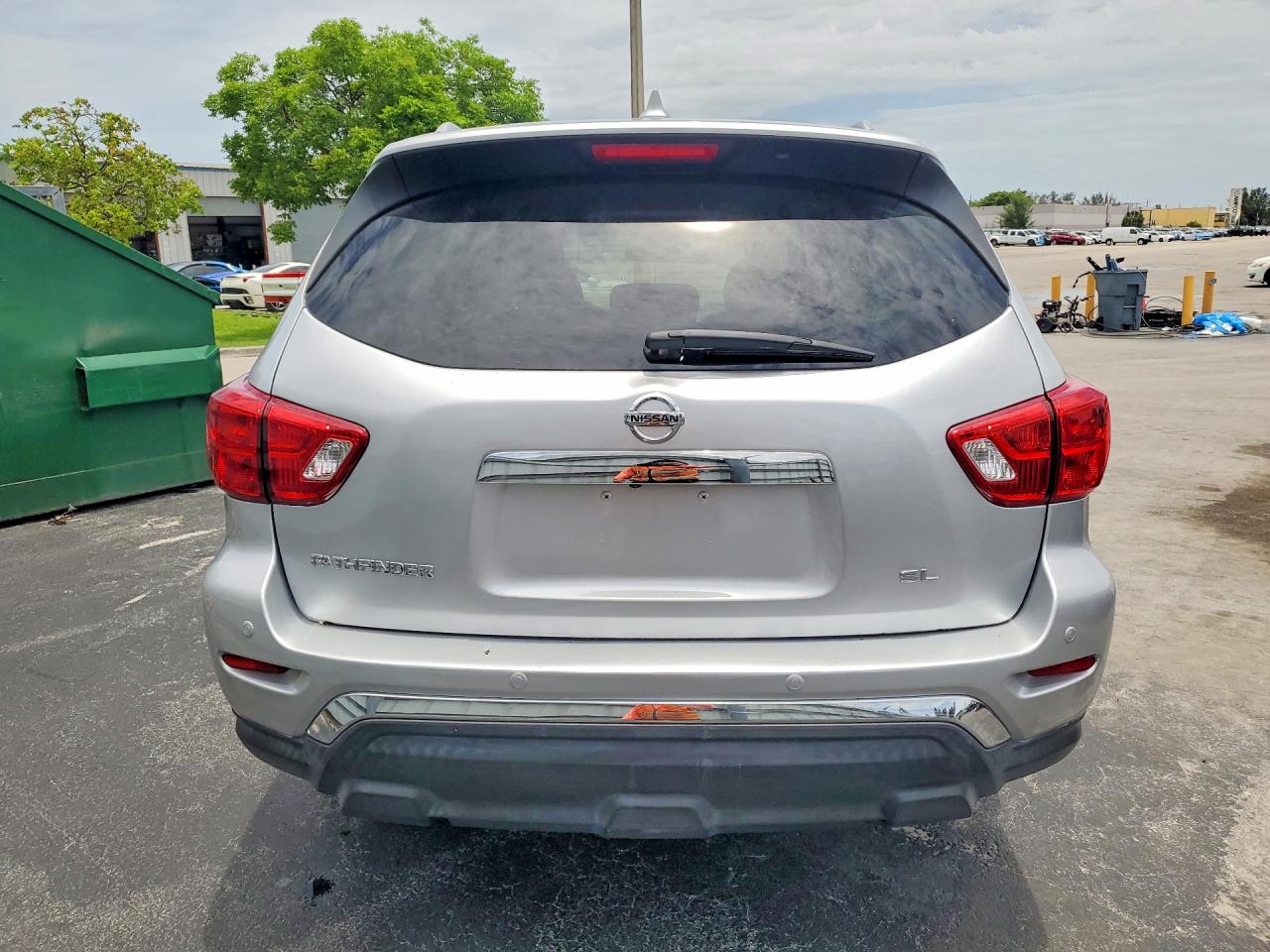 Nissan Pathfinder Sl