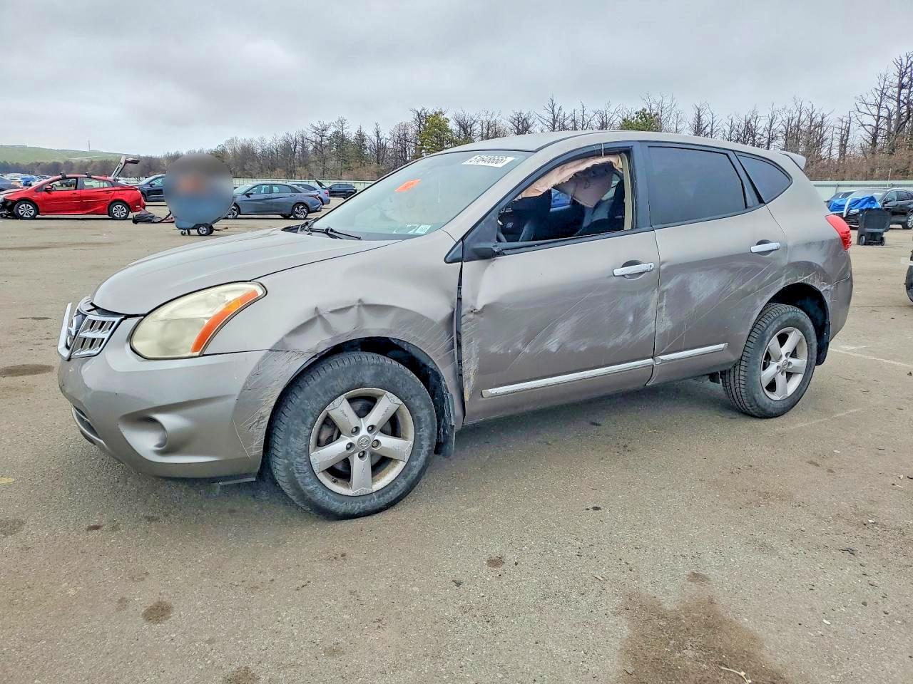 Salvage Nissan Rogue Image