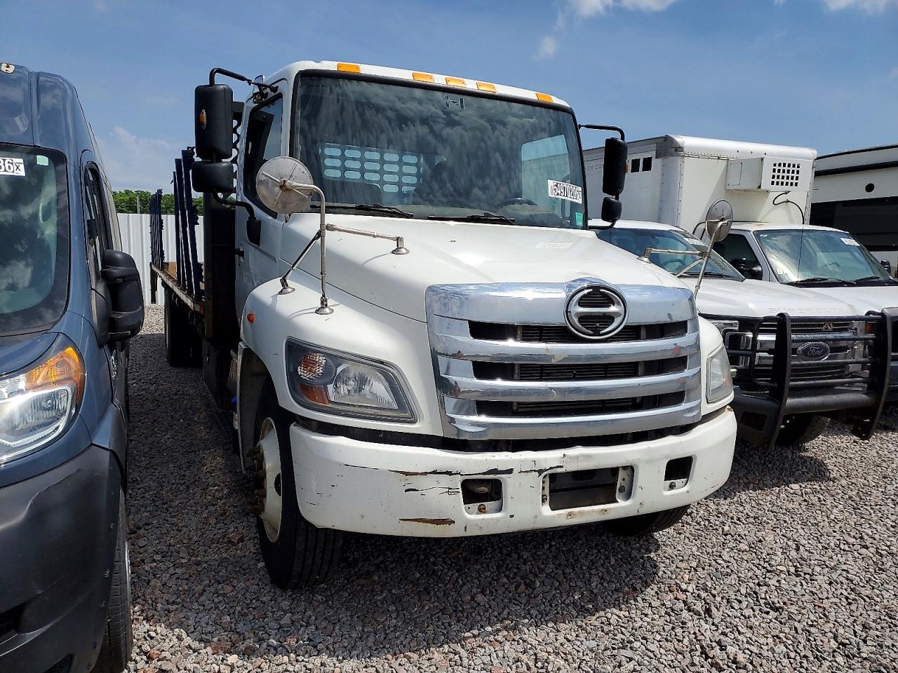 Salvage Hino Hino 338 Image