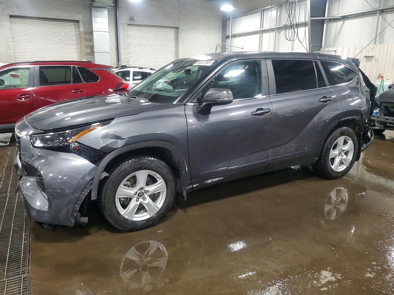 Salvage Toyota Highlander Image