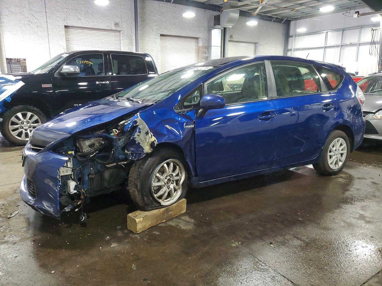 Salvage Toyota Prius Image