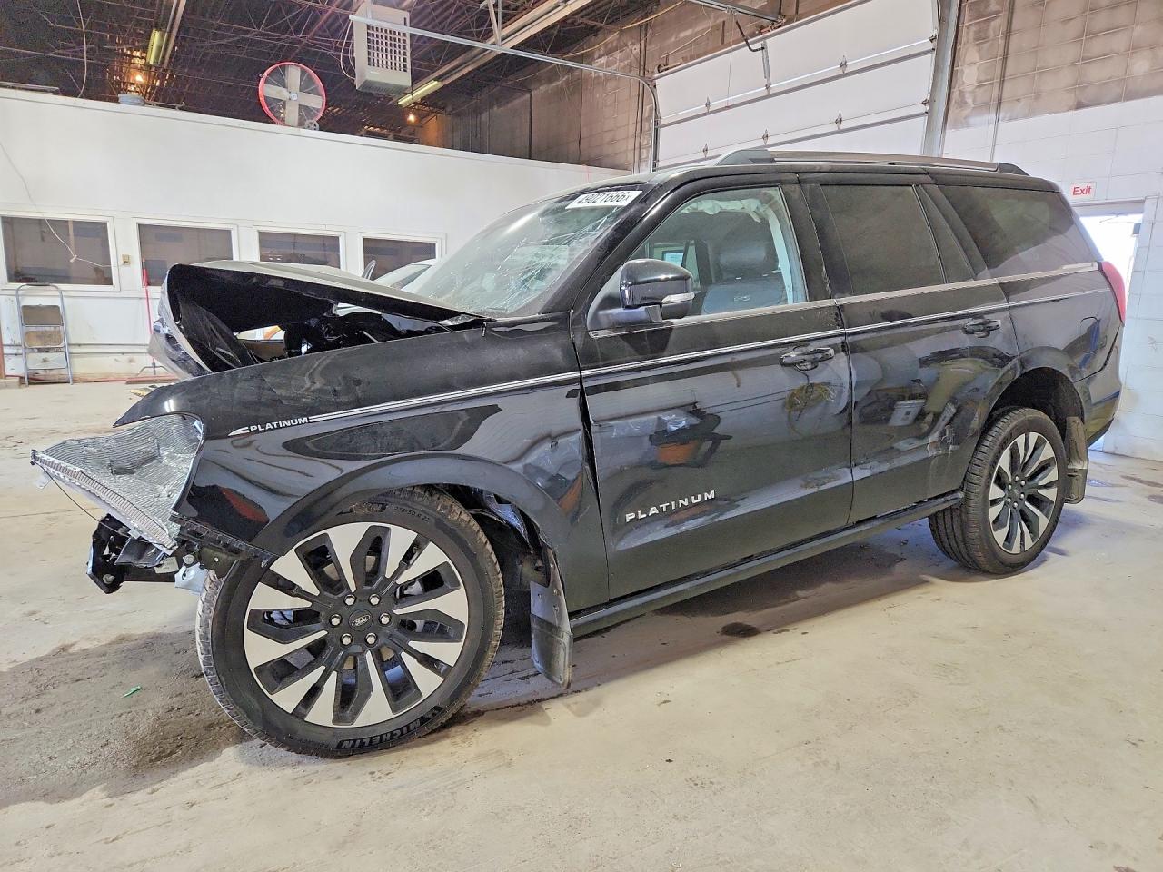 Salvage Ford Expedition Image