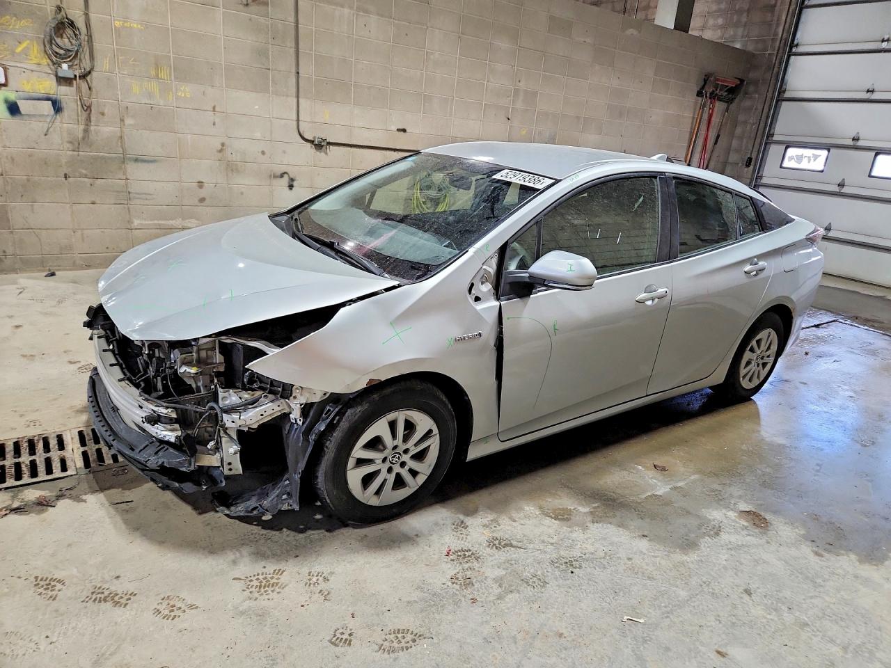 Salvage Toyota Prius Image