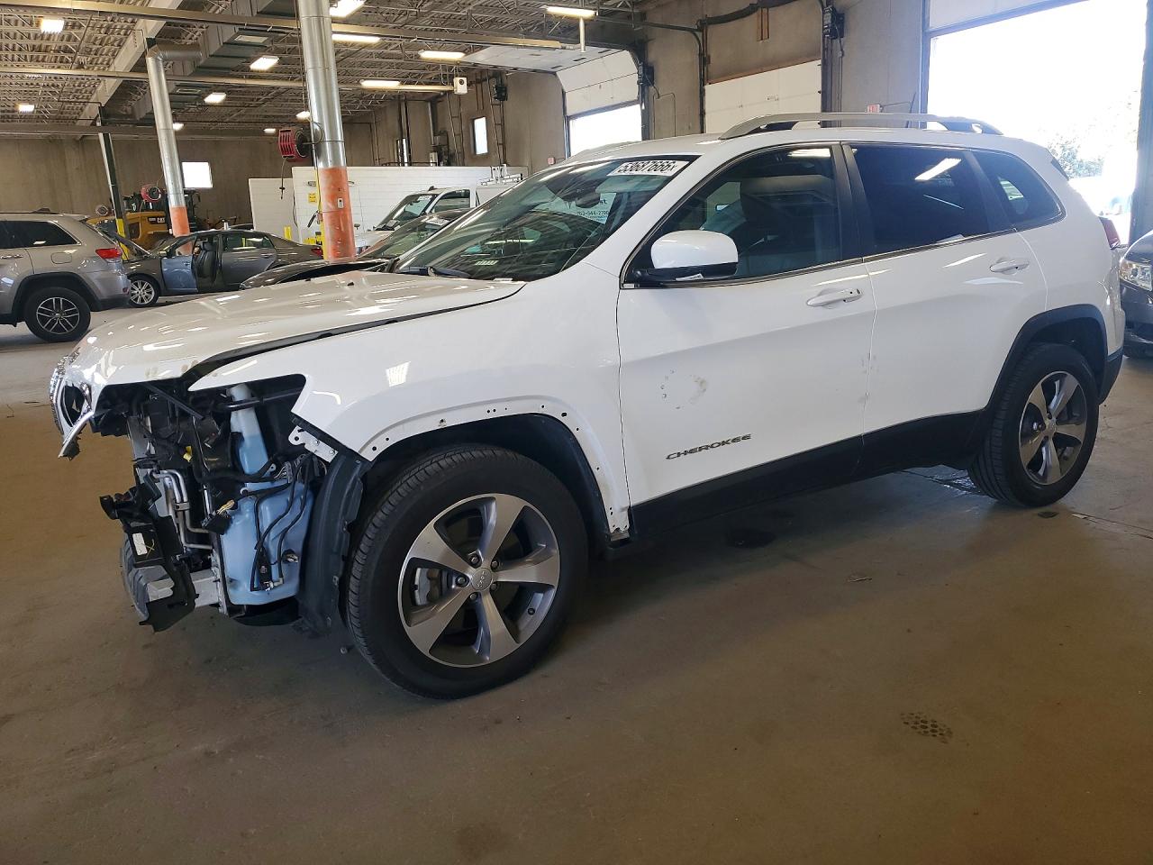 Salvage Jeep Cherokee Image