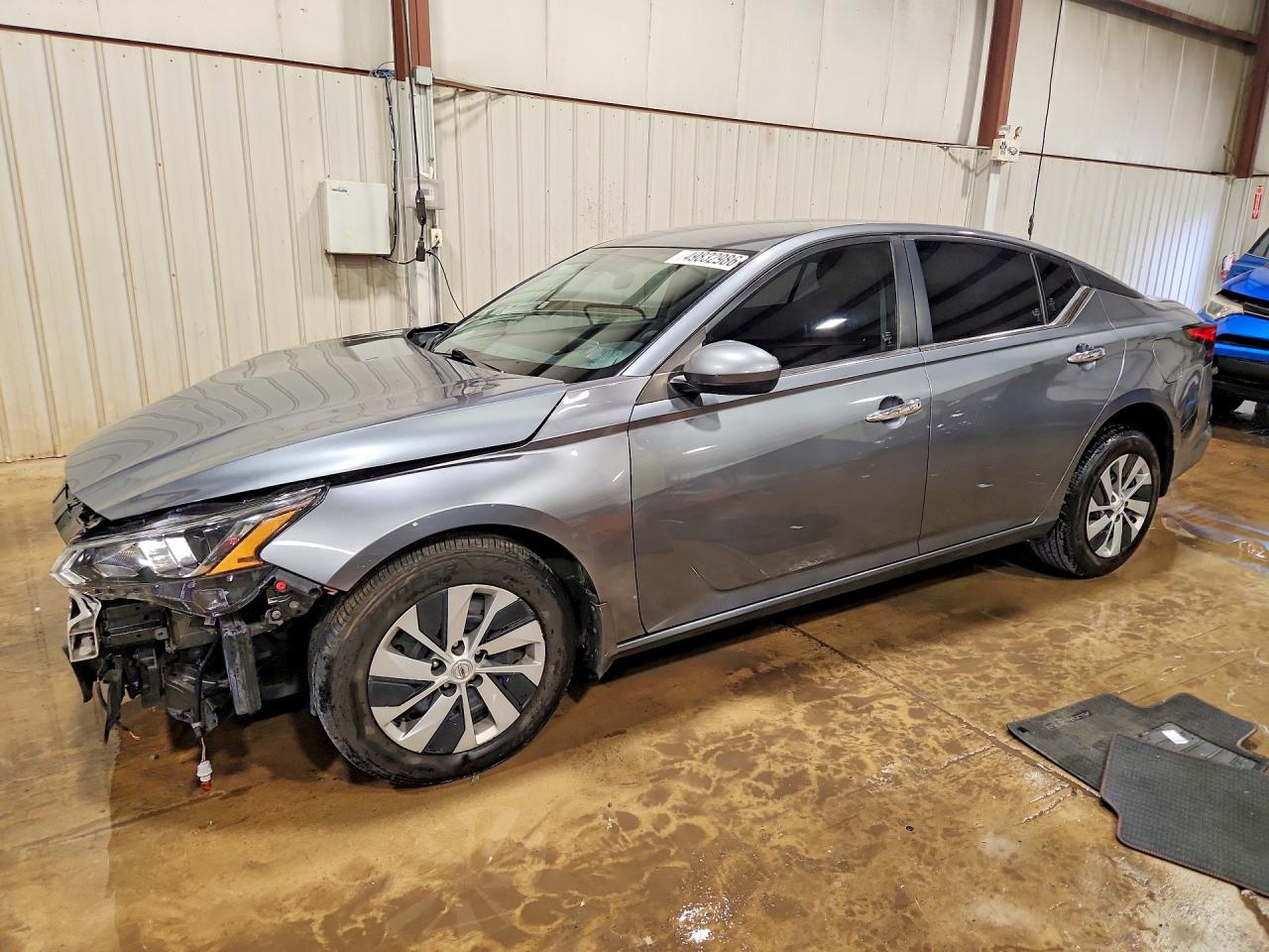 Salvage Nissan Altima Image