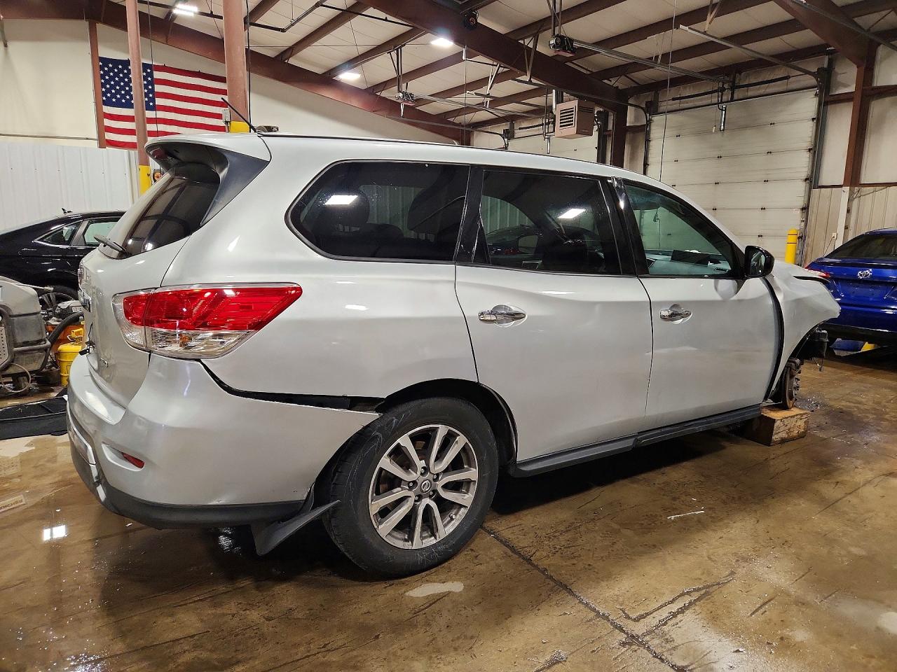 Nissan Pathfinder S