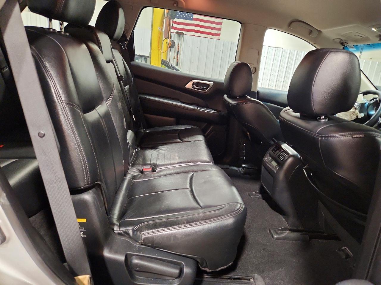 Nissan Pathfinder S