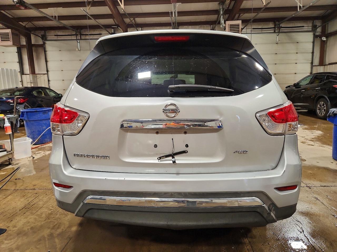 Nissan Pathfinder S