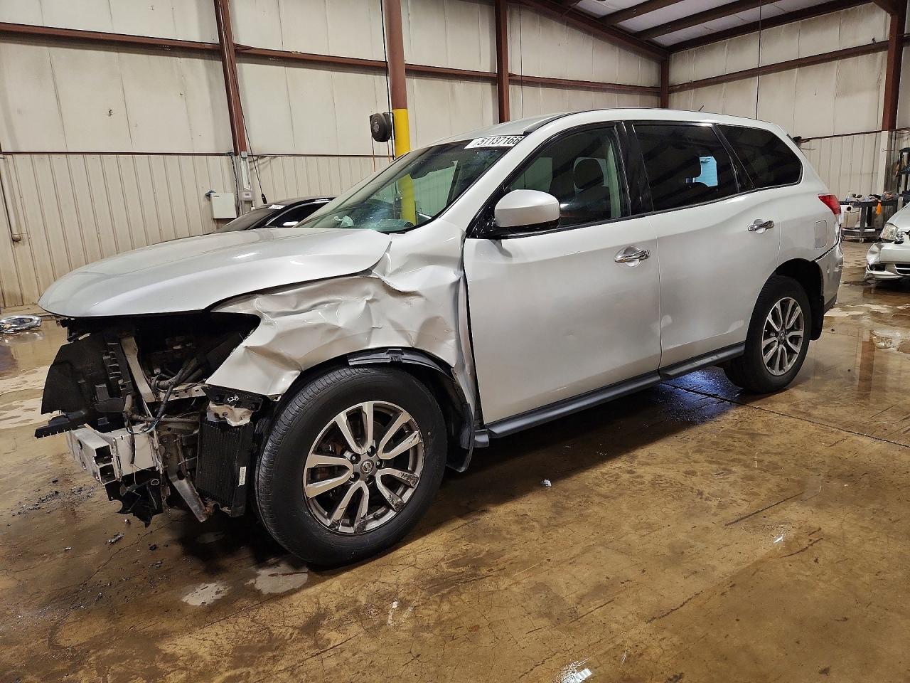 Salvage Nissan Pathfinder Image