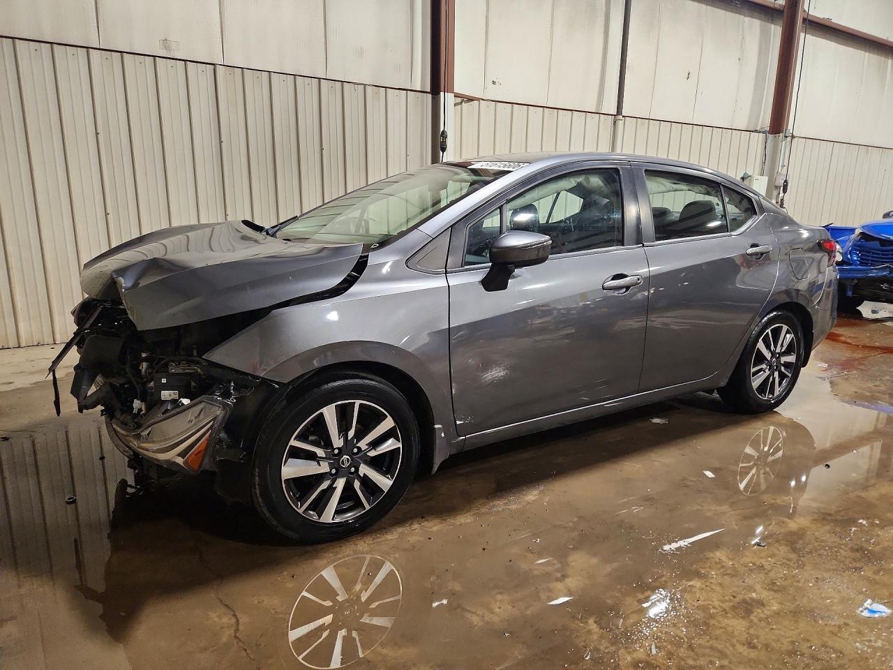 Salvage Nissan Versa Image