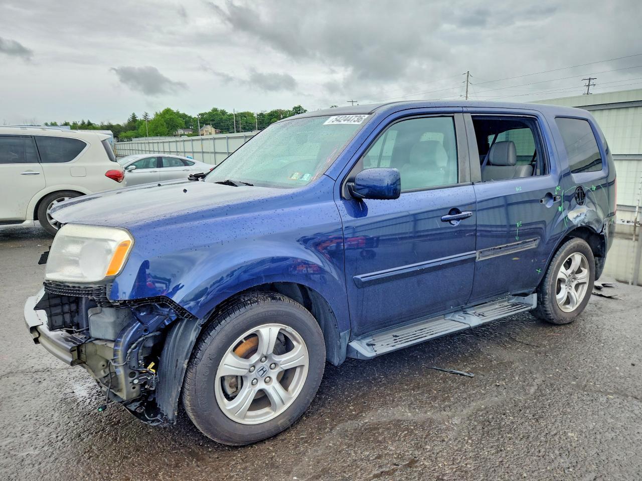 Salvage Honda Pilot Image