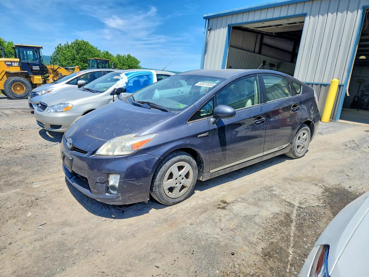 Salvage Toyota Prius Image
