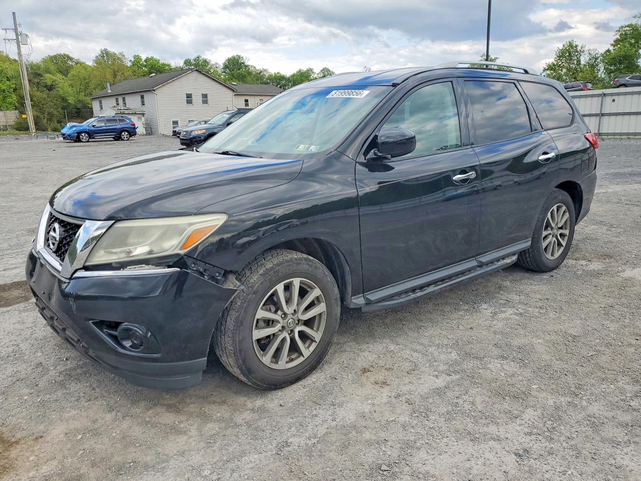 Salvage Nissan Pathfinder Image