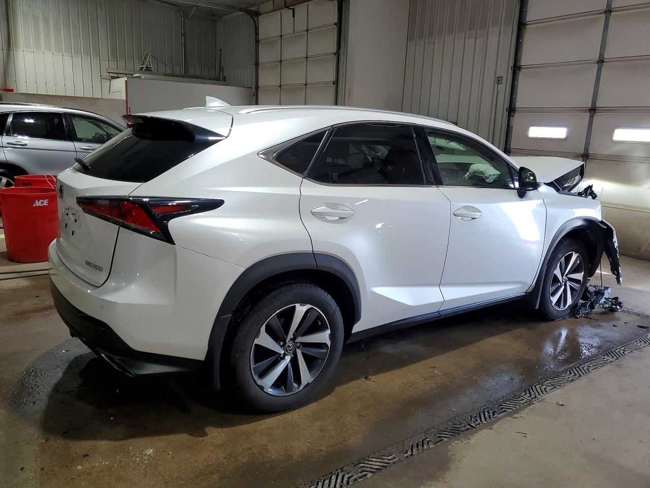 Lexus NX Base