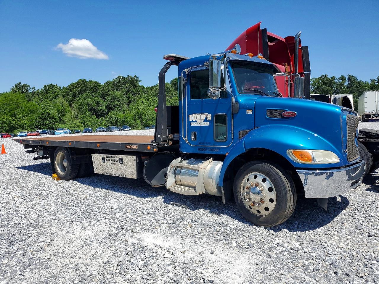 Salvage Peterbilt 337 Image
