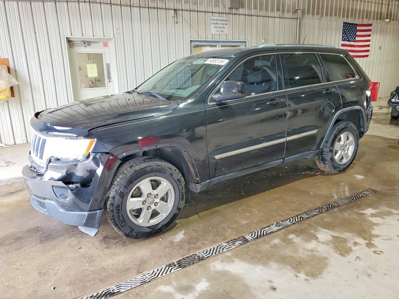 Salvage Jeep Cherokee Image