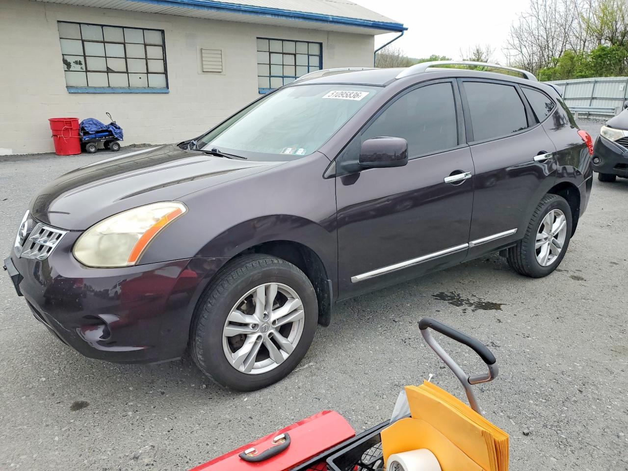 Salvage Nissan Rogue Image