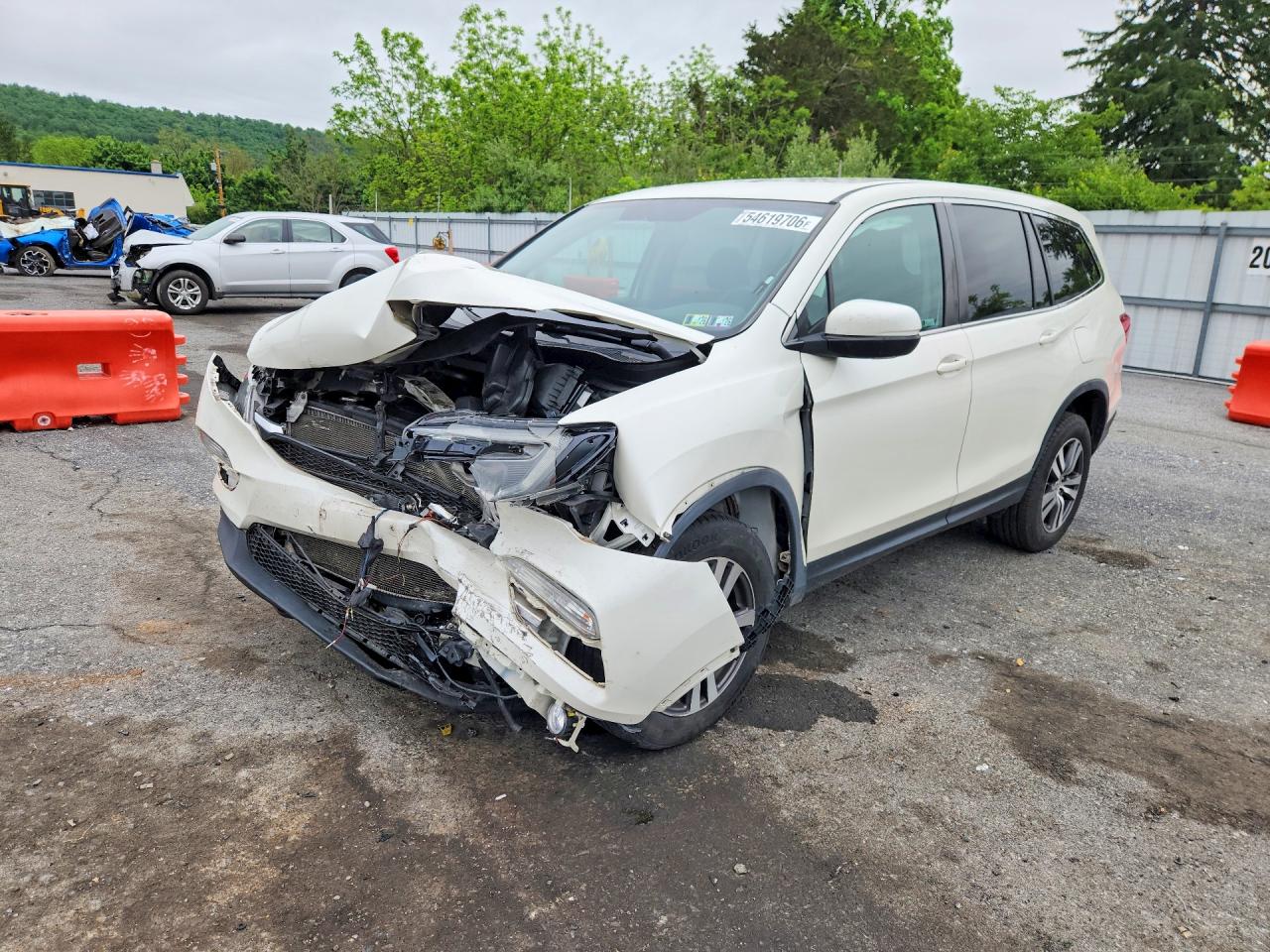 Salvage Honda Pilot Image