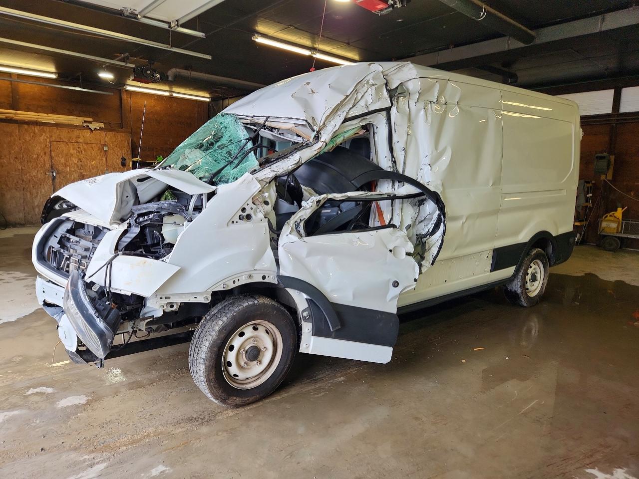 Salvage Ford Transit Image