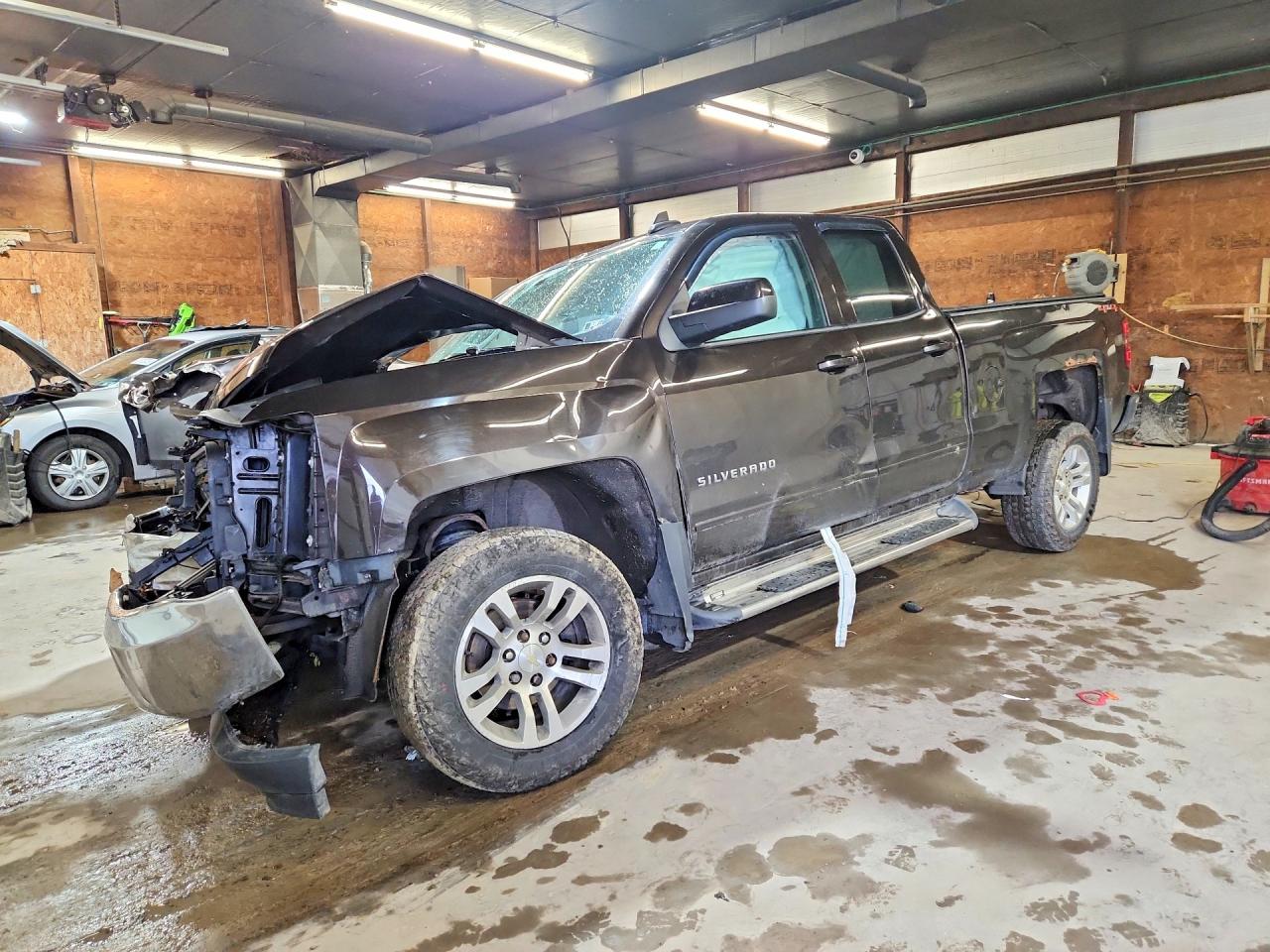 Salvage Chevrolet Silverado Image