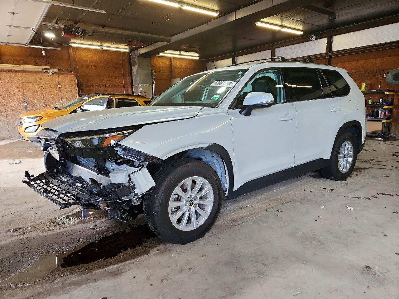 Salvage Toyota Grand Highlander Image