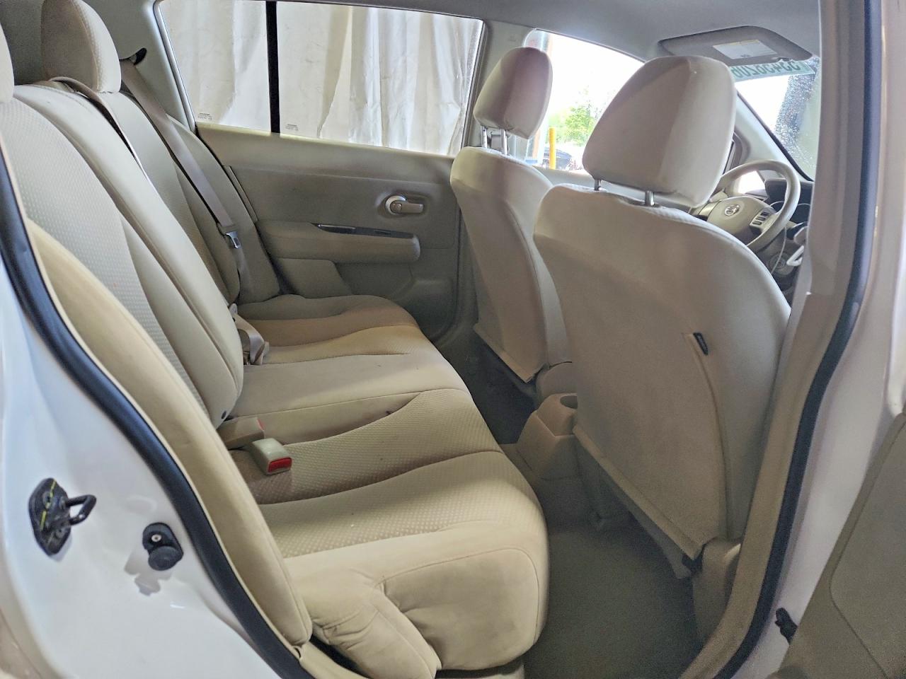 Nissan Versa 1.8 S
