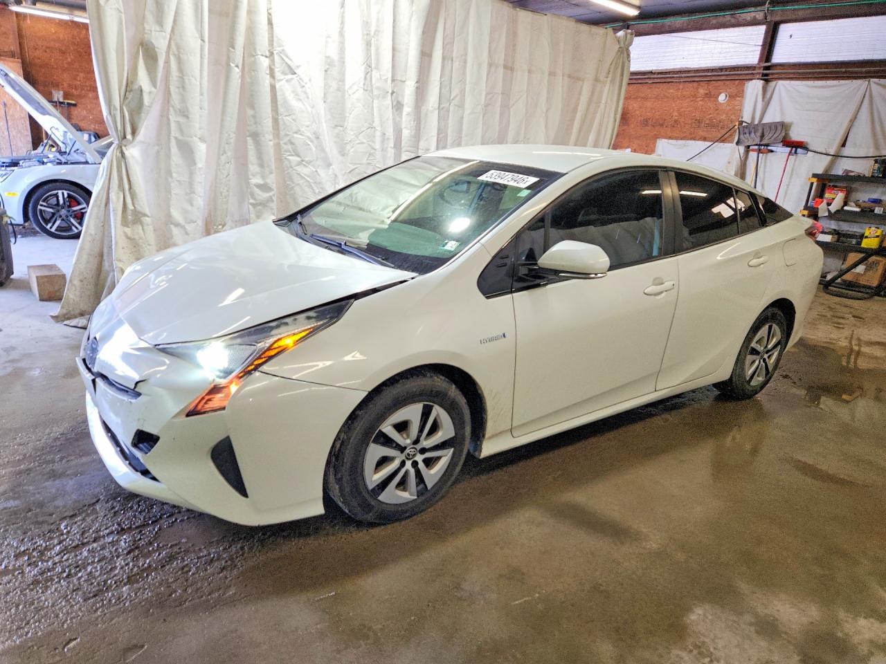 Salvage Toyota Prius Image