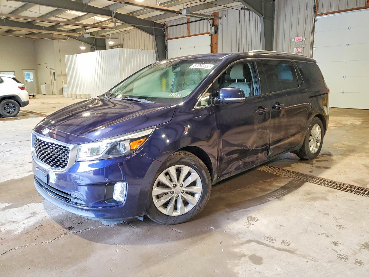 Salvage Kia Sedona Image