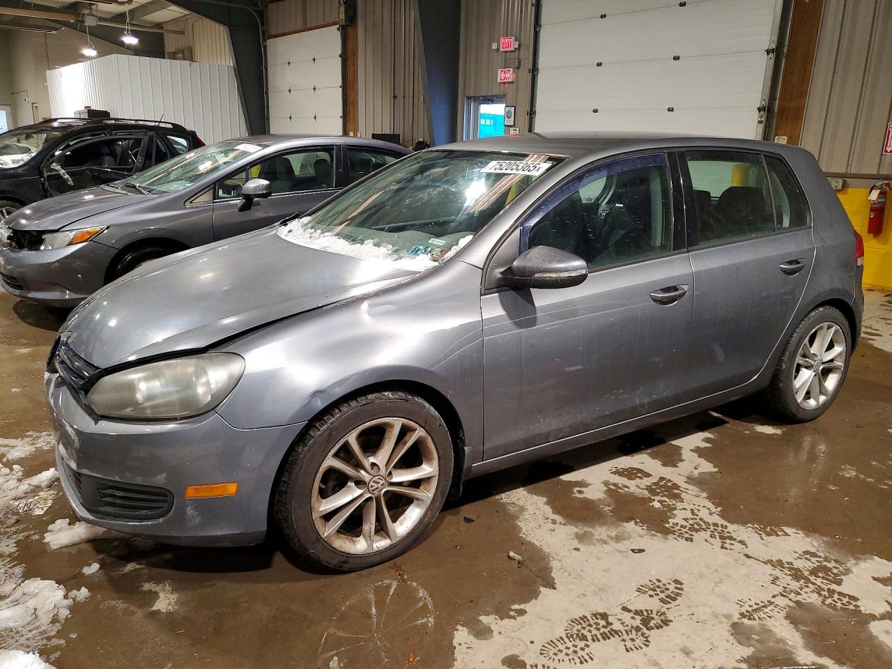 Salvage Volkswagen Golf Image
