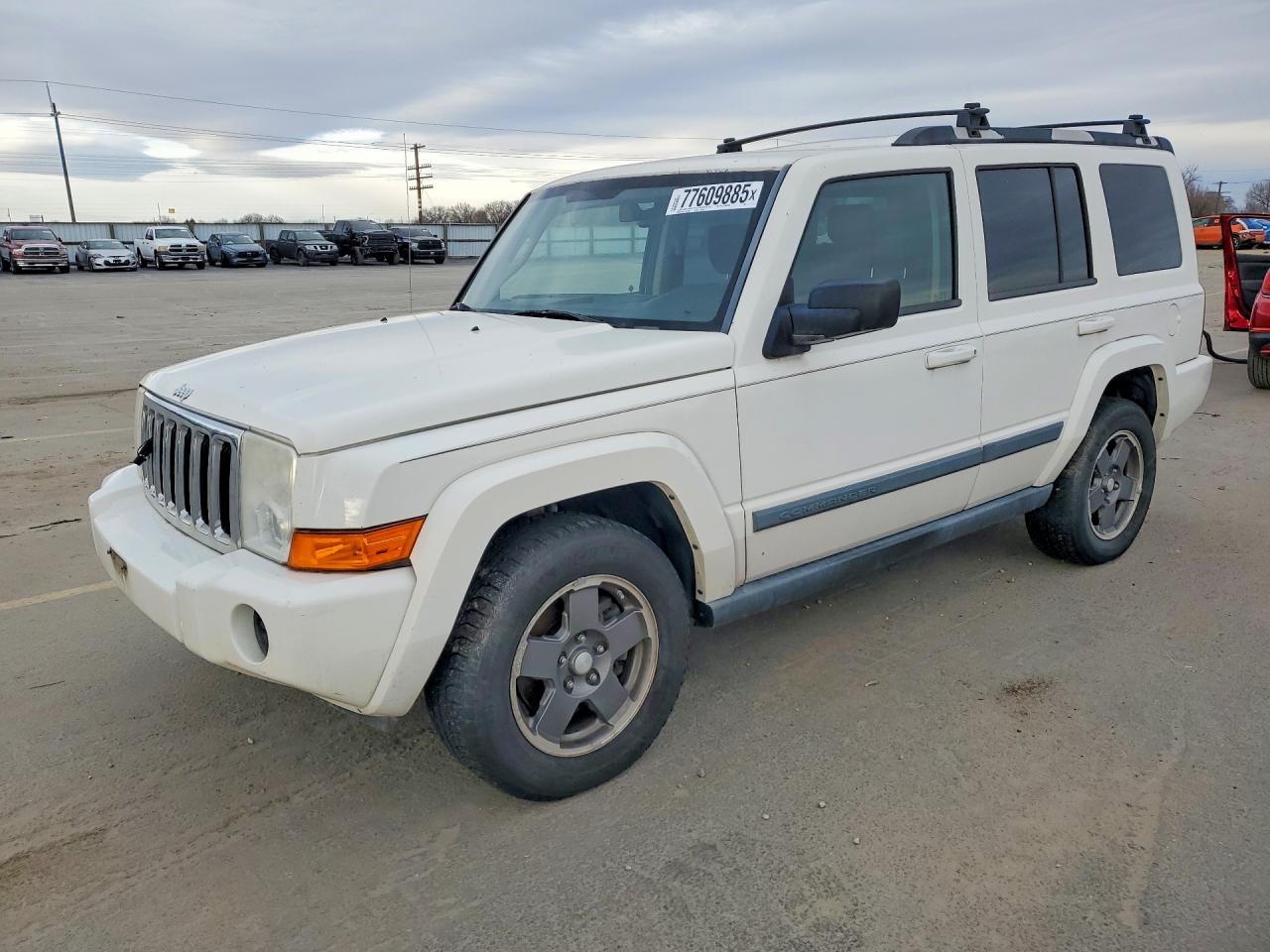 Salvage Jeep Commander Image