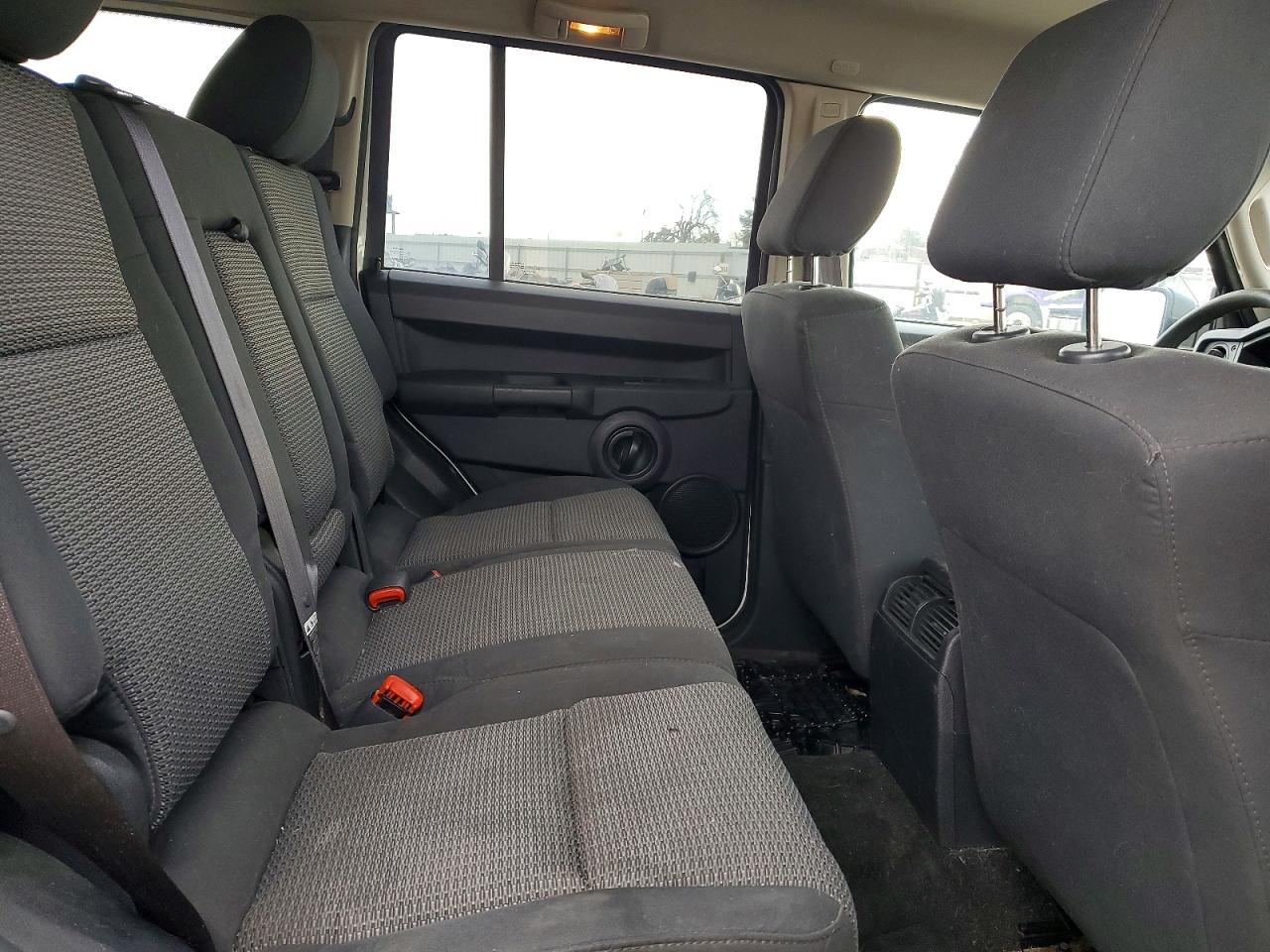 Jeep Commander Sport