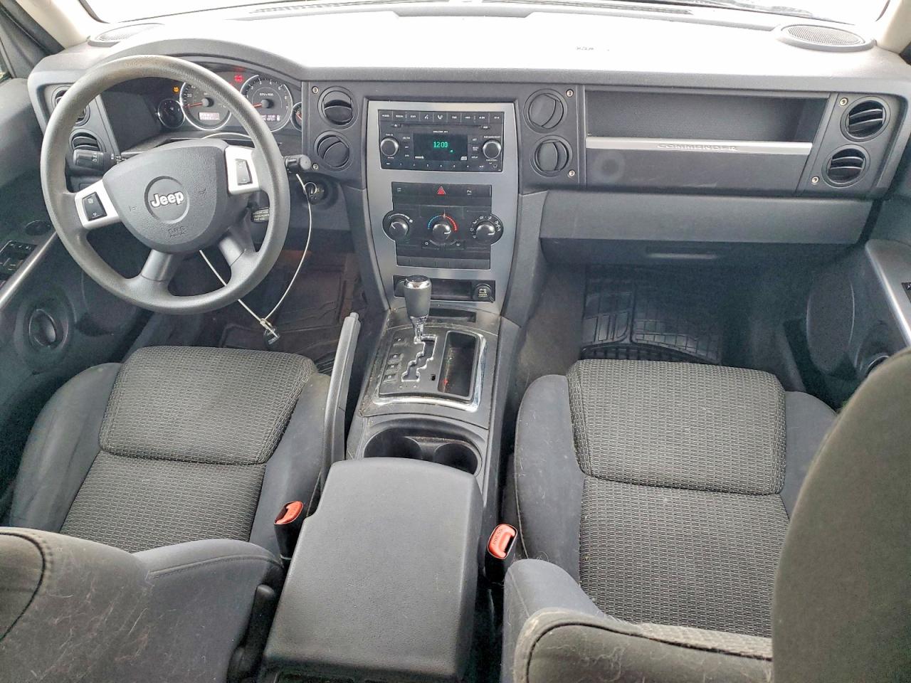 Jeep Commander Sport