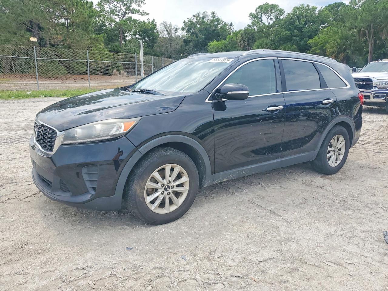 Salvage Kia Sorento Image