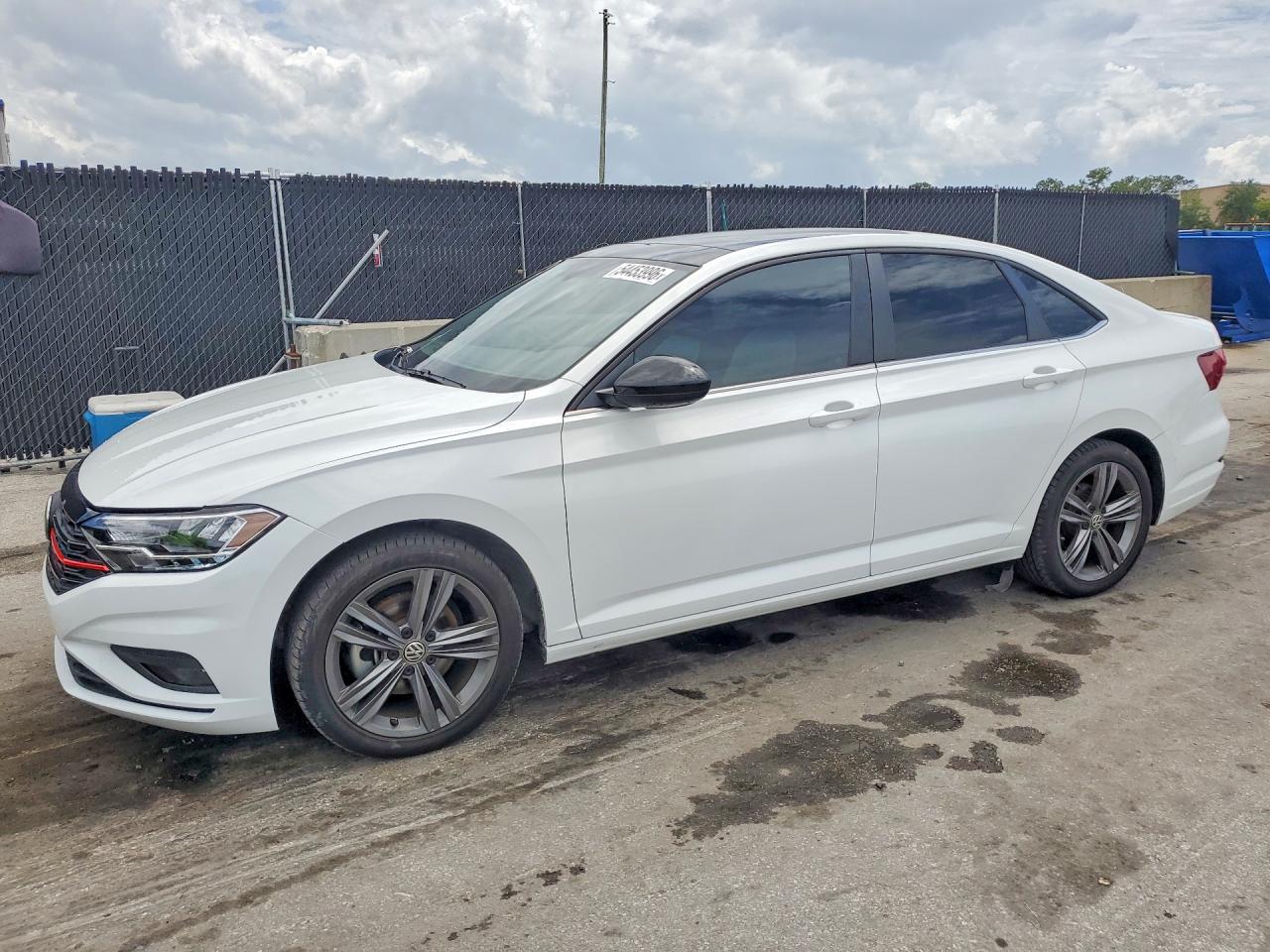 Salvage Volkswagen Jetta Image