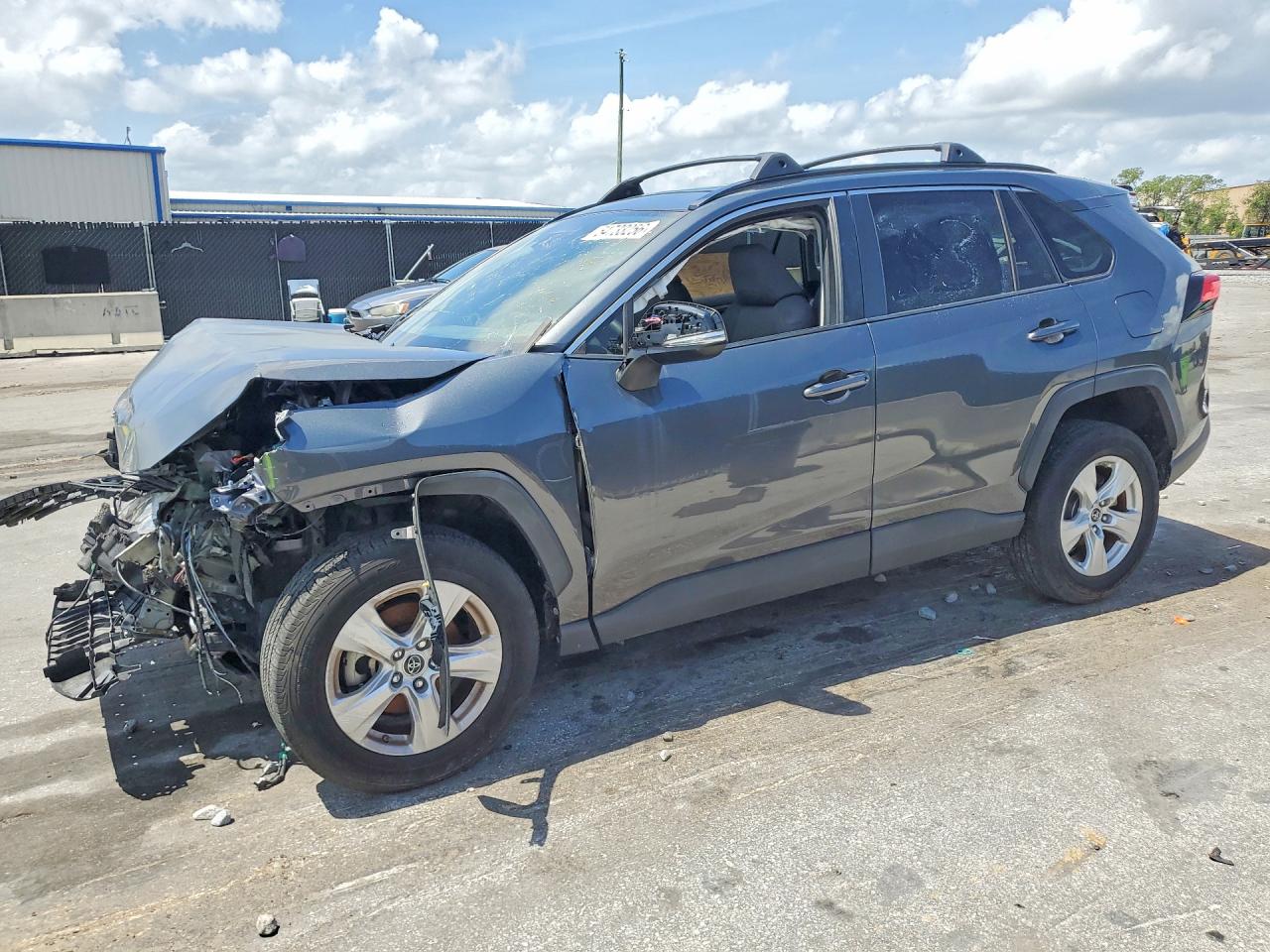 Salvage Toyota RAV4 Image