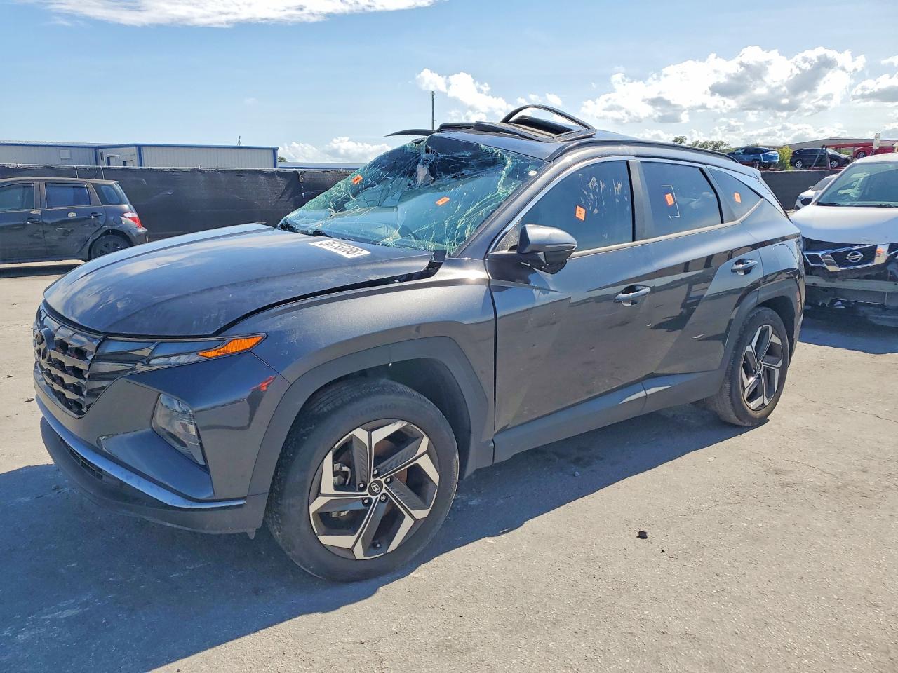 Salvage Hyundai TUCSON Image
