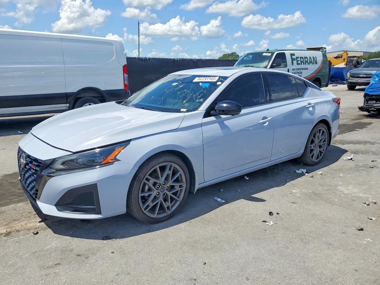 Salvage Nissan Altima Image