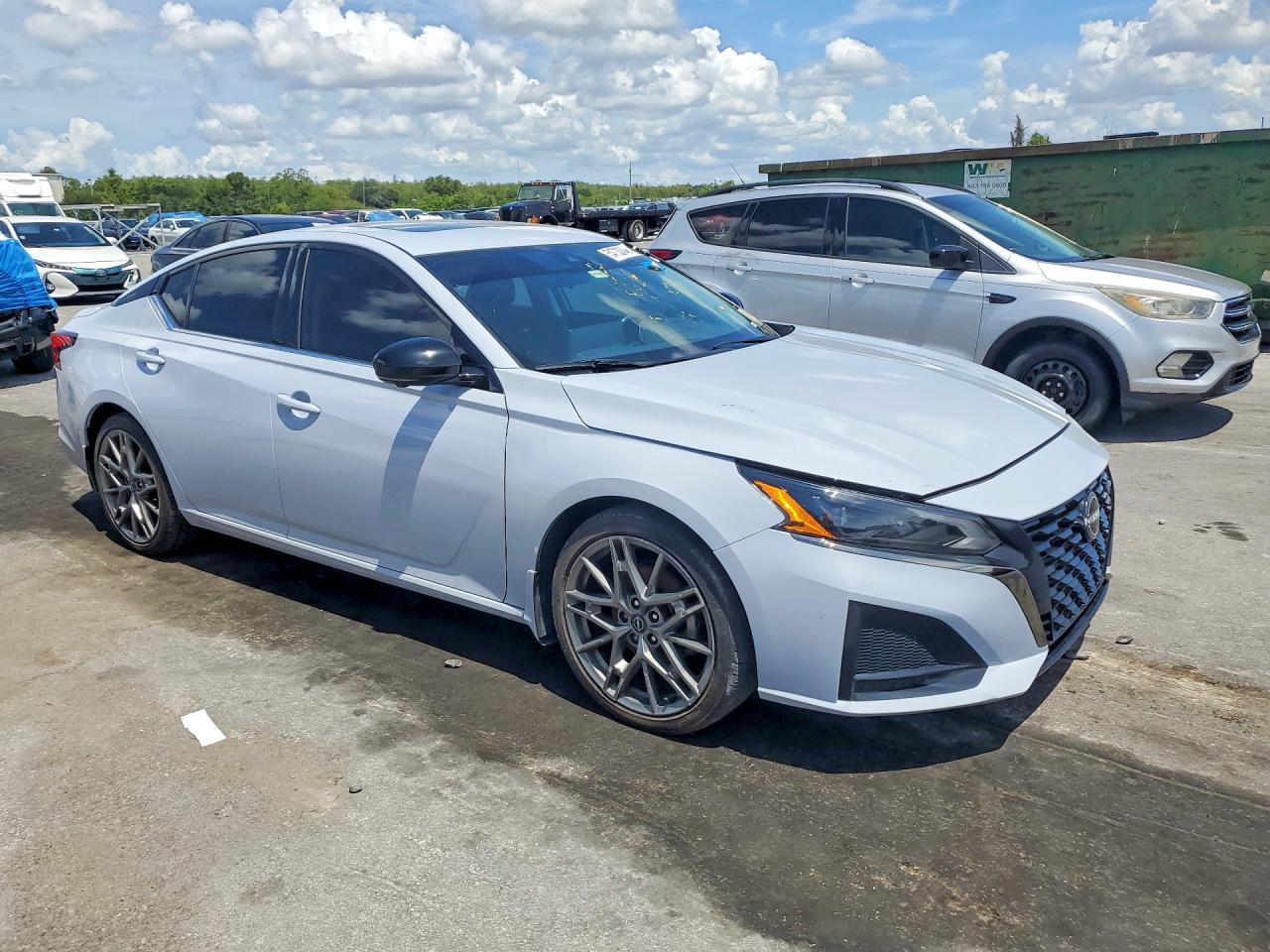 Nissan Altima Sr