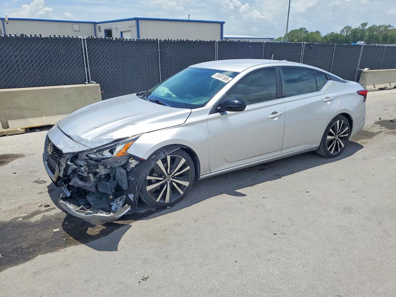 Salvage Nissan Altima Image