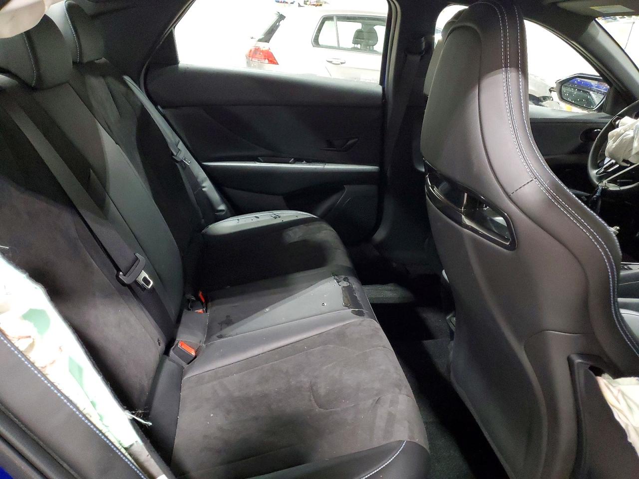 Hyundai ELANTRA Base
