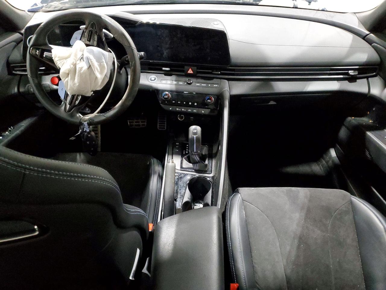 Hyundai ELANTRA Base