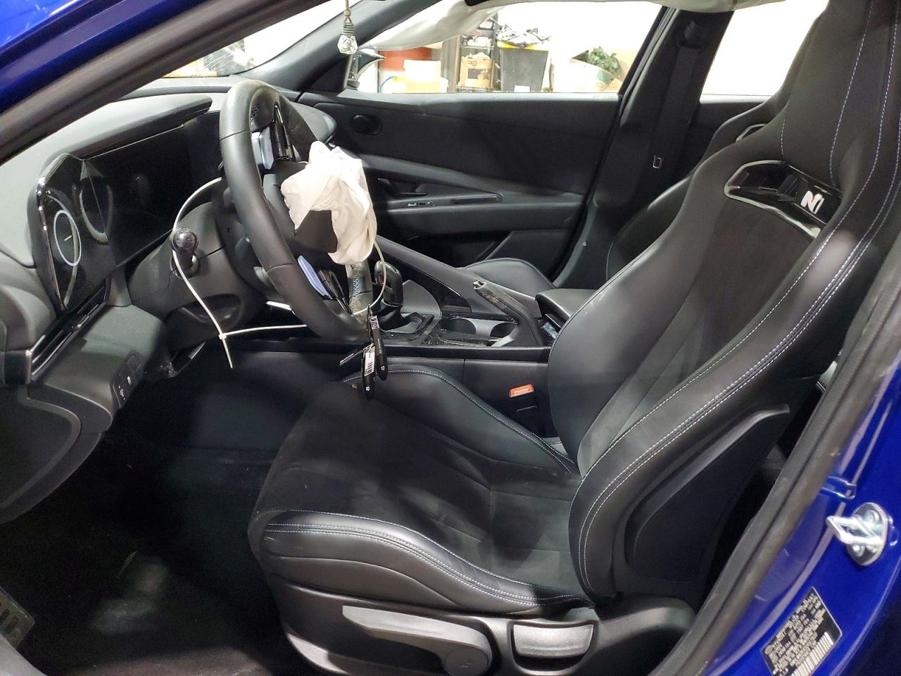 Hyundai ELANTRA Base