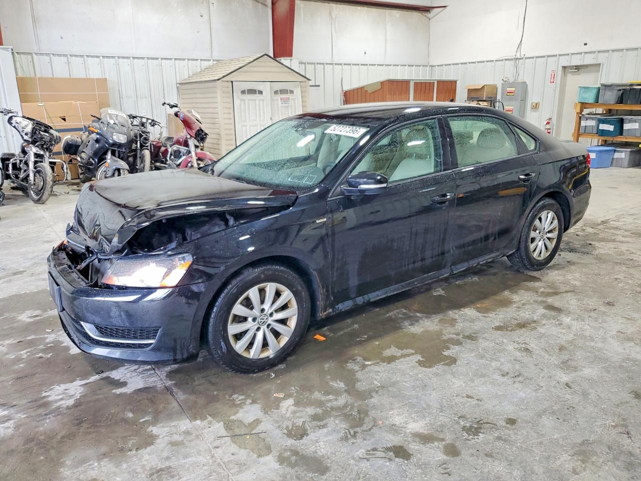 Salvage Volkswagen Passat Image